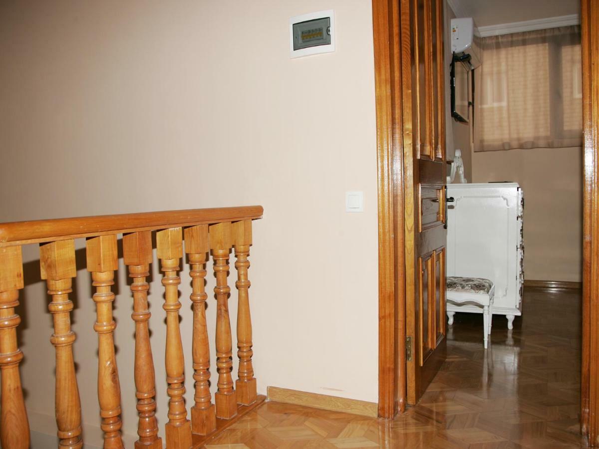 Two Towers Guest House Kutaissi Exterior foto