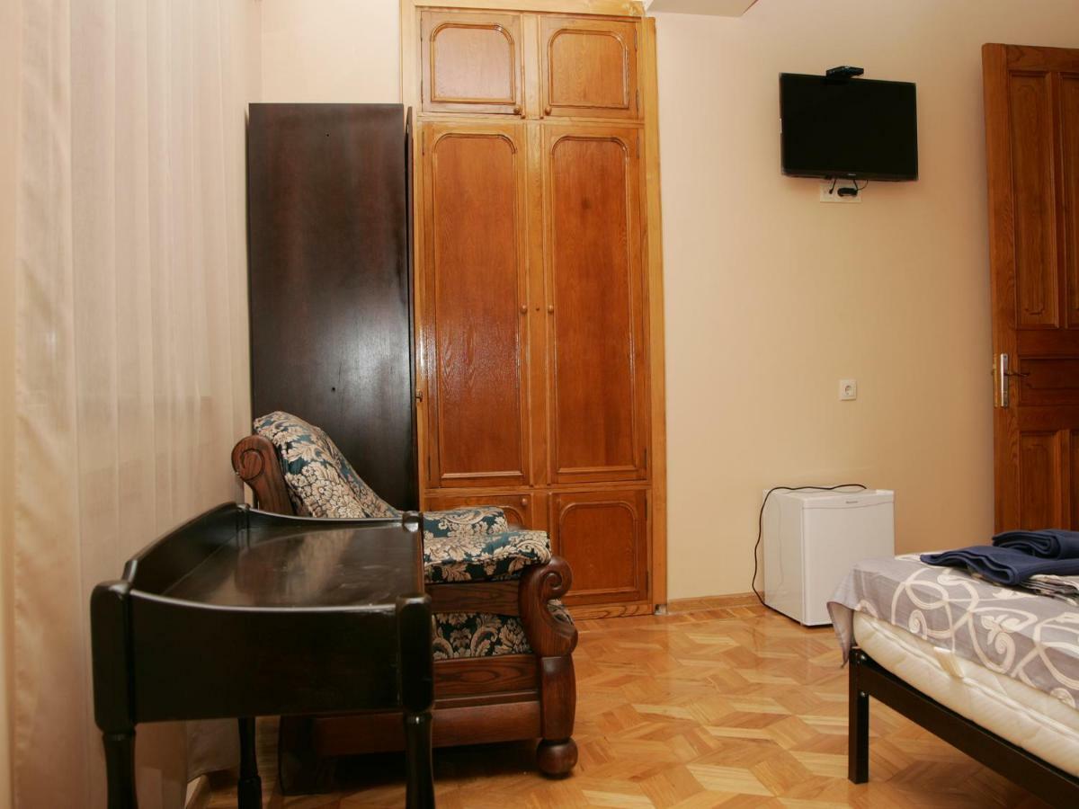 Two Towers Guest House Kutaissi Exterior foto